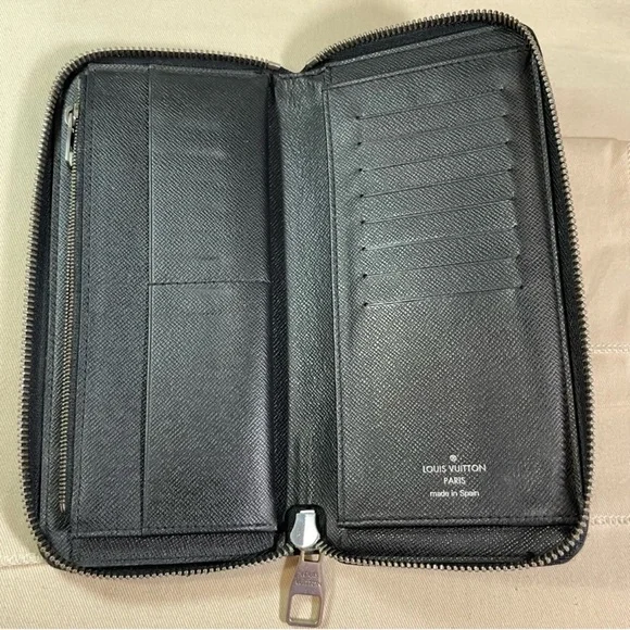 Louis Vuitton Damier Graphite Vertical Zippy Wallet - Picture 4 of 16